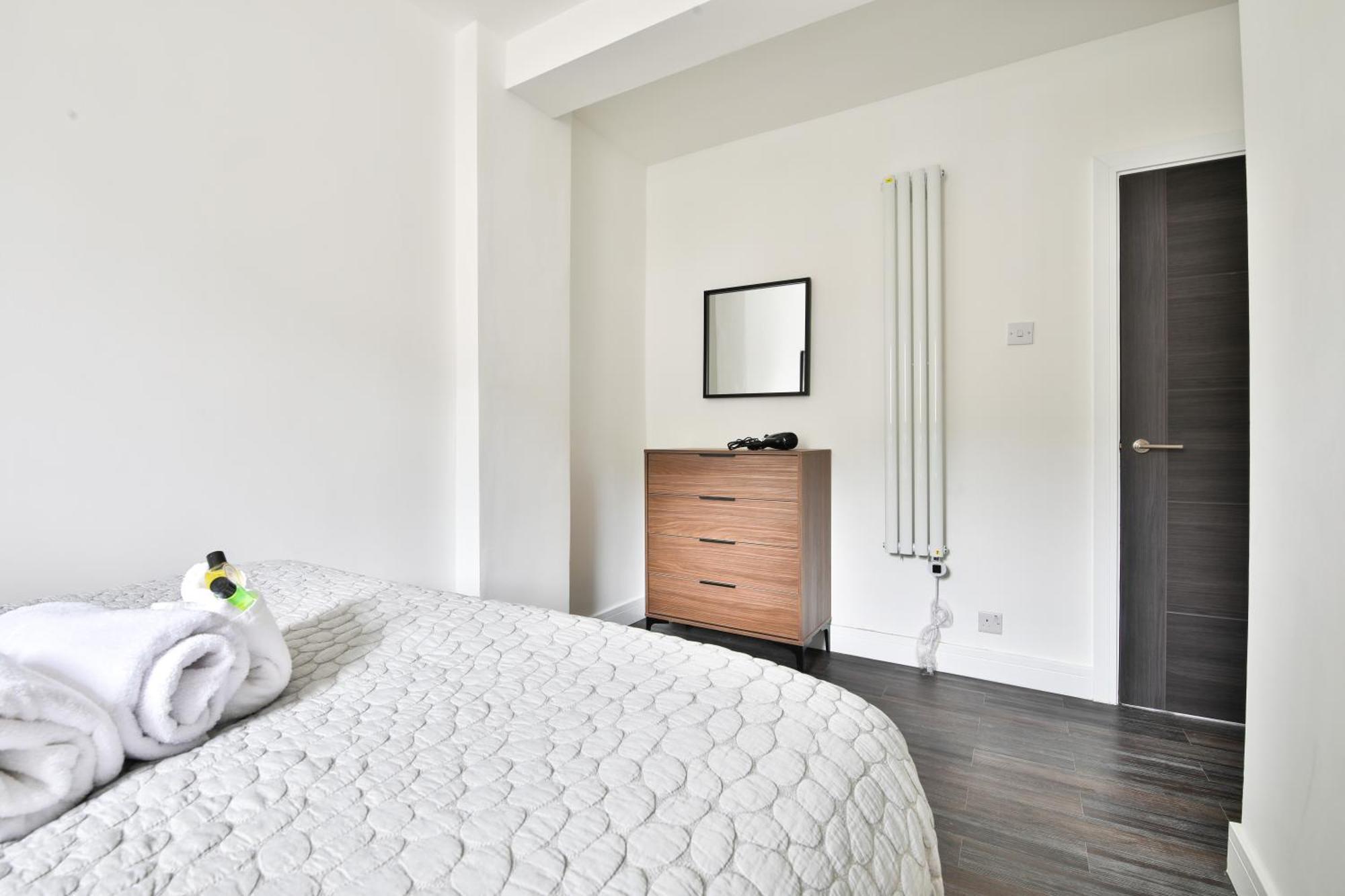 Amber Vista 2 Bedroom Apartments- Supermarket, Coffee Shop, Restaurants & Parking Below Cardiff Bagian luar foto
