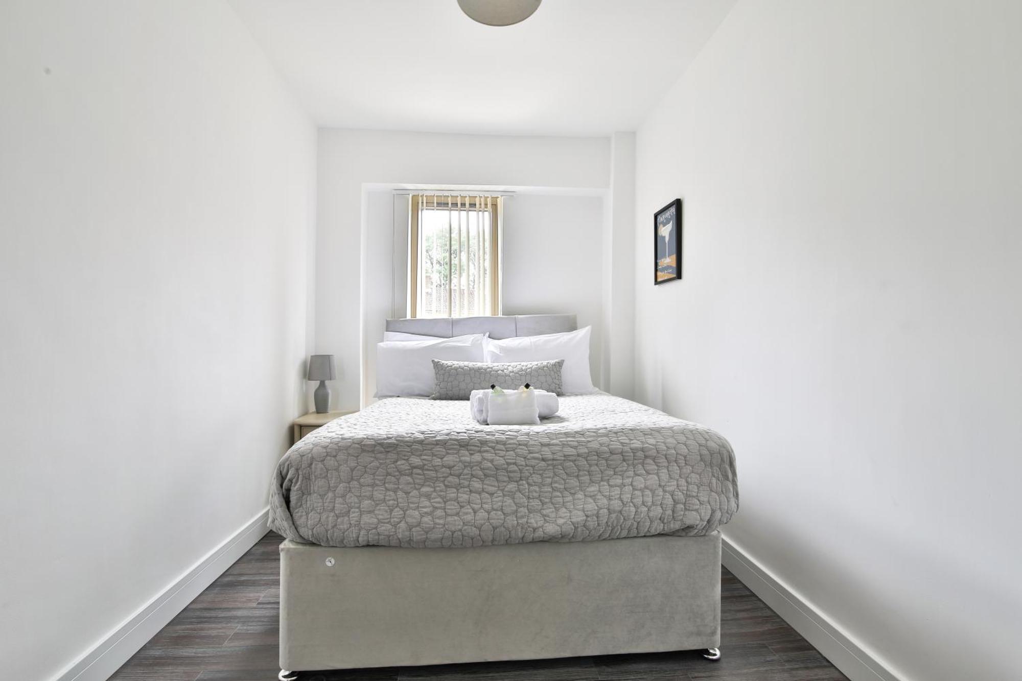 Amber Vista 2 Bedroom Apartments- Supermarket, Coffee Shop, Restaurants & Parking Below Cardiff Bagian luar foto
