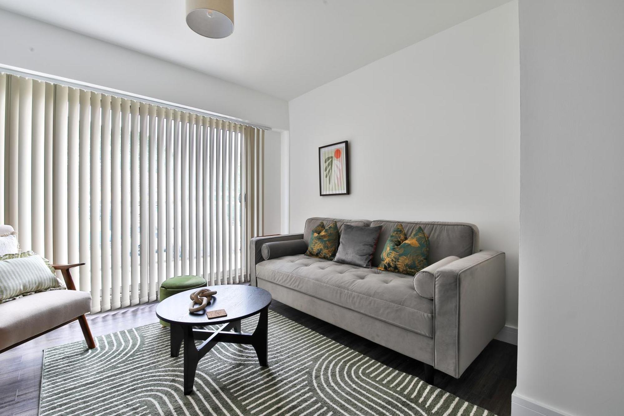 Amber Vista 2 Bedroom Apartments- Supermarket, Coffee Shop, Restaurants & Parking Below Cardiff Bagian luar foto