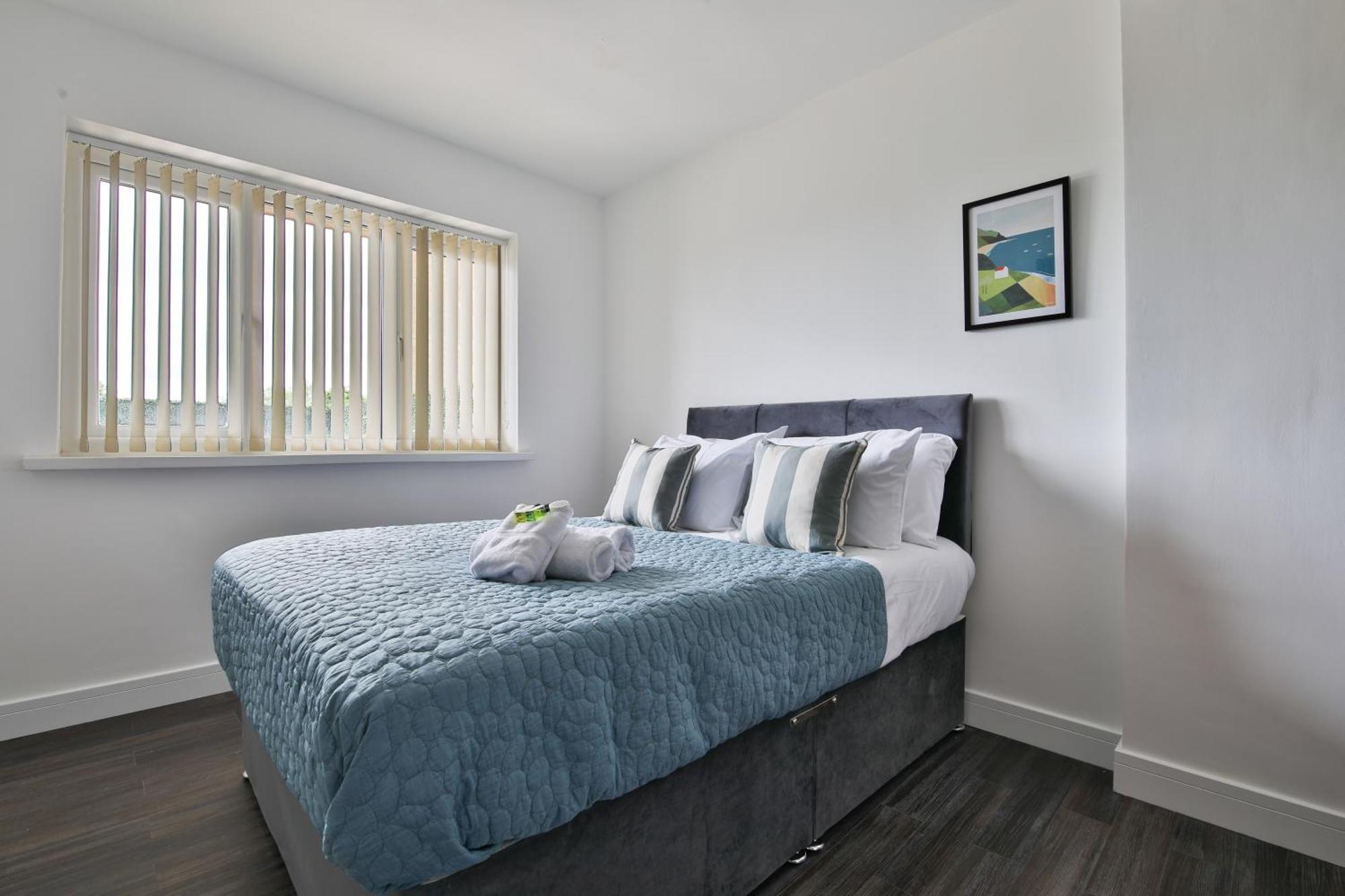 Amber Vista 2 Bedroom Apartments- Supermarket, Coffee Shop, Restaurants & Parking Below Cardiff Bagian luar foto