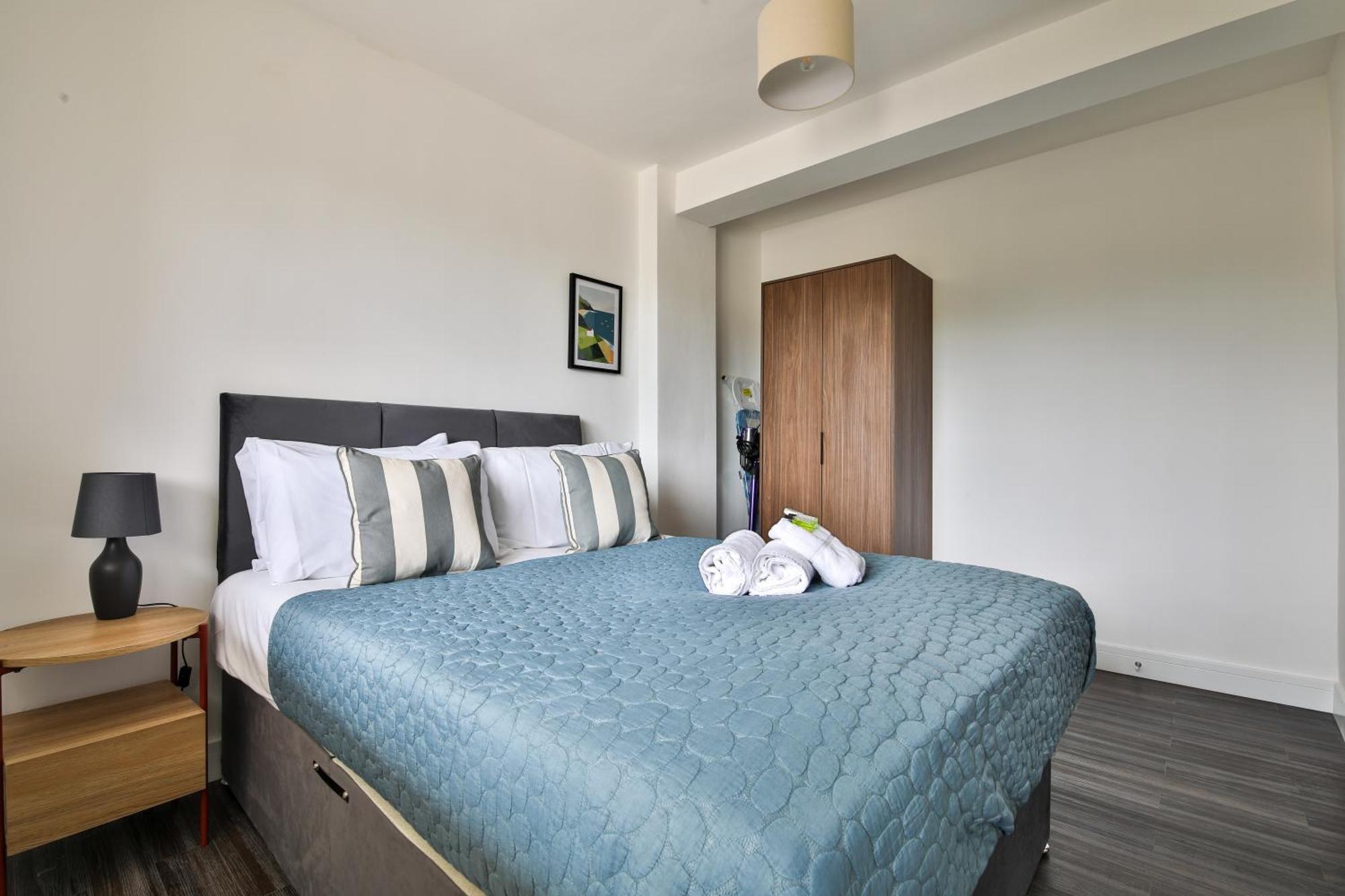 Amber Vista 2 Bedroom Apartments- Supermarket, Coffee Shop, Restaurants & Parking Below Cardiff Bagian luar foto